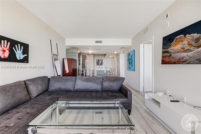 Foto del edificio - 460 NE 28th St