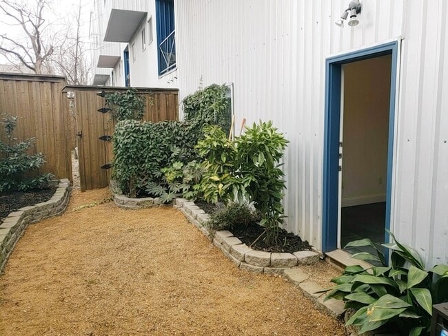 Building Photo - 4214 Swiss Ave