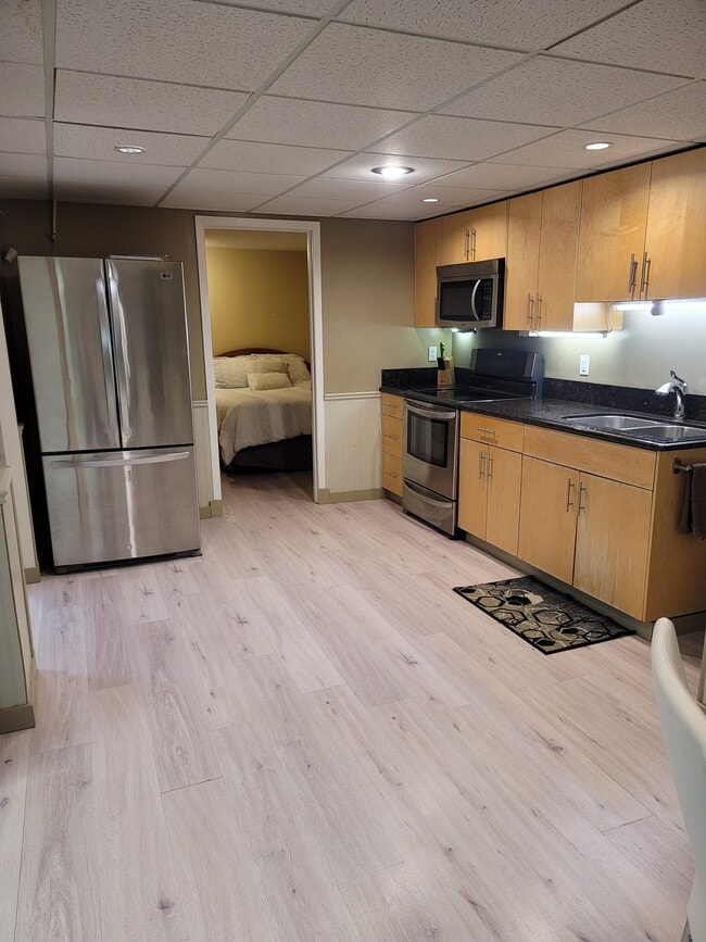 Building Photo - 2823 Pasqua St