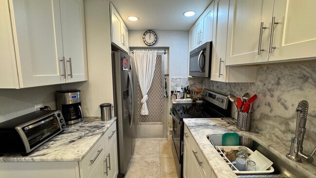 Building Photo - 4502 N Federal Hwy