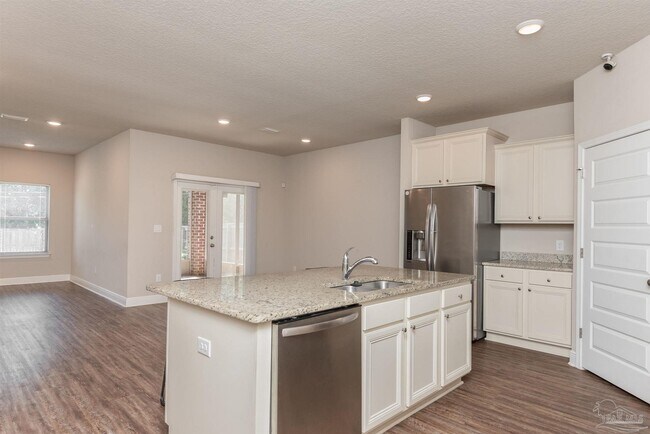 Foto del edificio - 7584 Burnside Lp