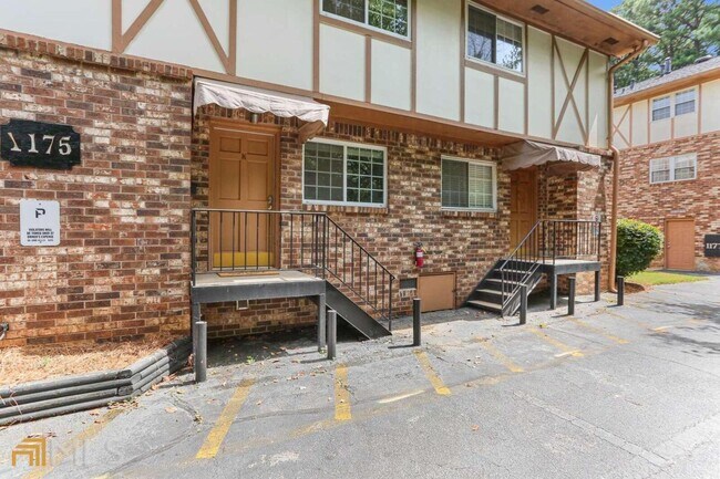 Building Photo - 1175 Church St