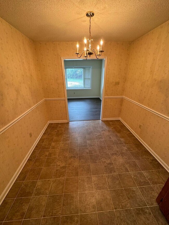 Foto del edificio - Two-Bedroom, 1.5 Bathroom Corner Condo at ...