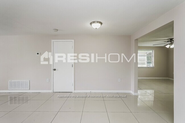 Foto del edificio - 9415 Palm Ave