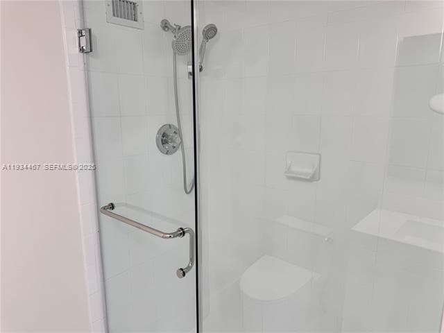 Foto del edificio - 5161 Collins Ave