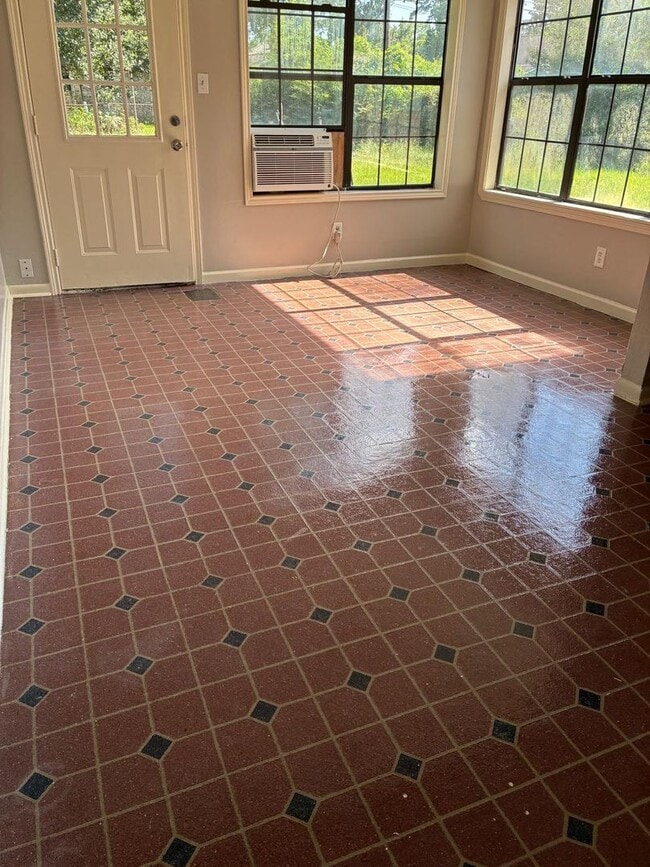 Building Photo - 21 Byron Rd