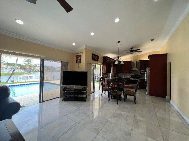 Foto del edificio - 15121 Meadhaven St