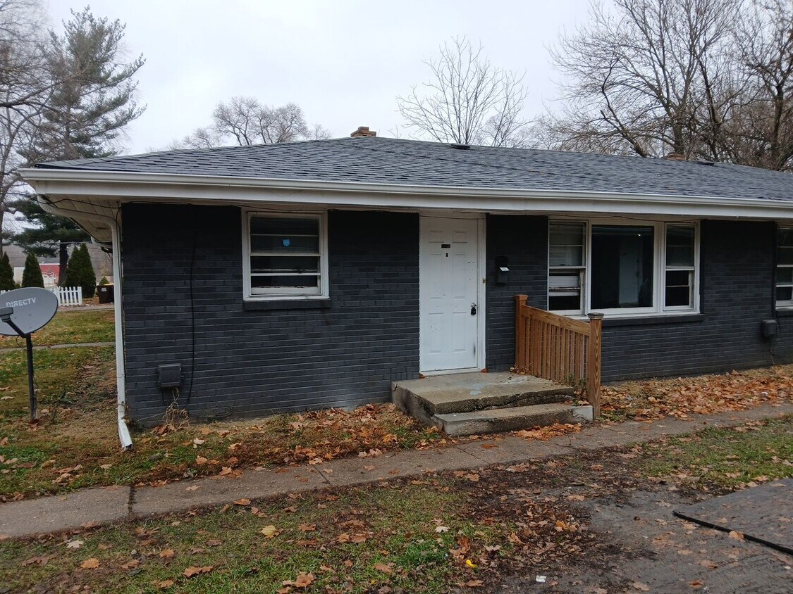 Primary Photo - 1023 Irving Ave