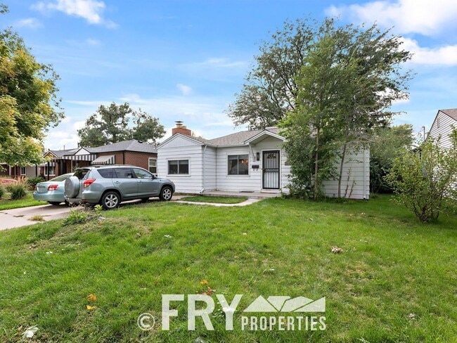Building Photo - Cozy Ranch in Prime Location With A Large ...