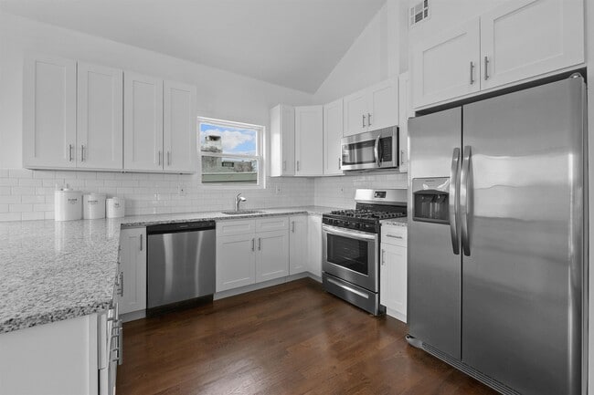 Building Photo - 111 Charles St