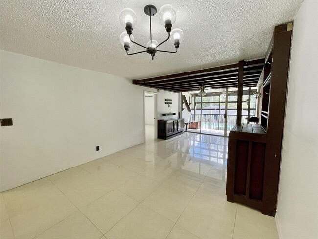 Foto del edificio - 5090 SW 64th Ave