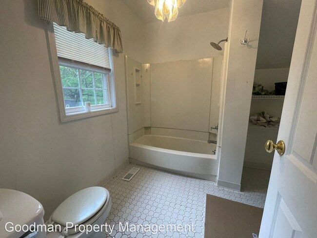 Building Photo - 3 br, 2 bath House - 675 Parma Center Road