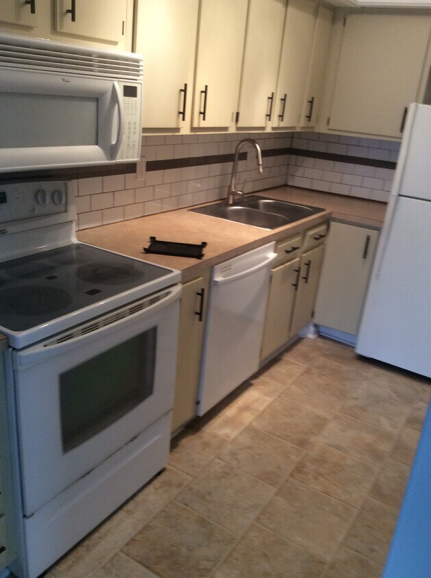 1307 Lake Shore Dr Unit B, Columbus, OH 43204 Condo for Rent in