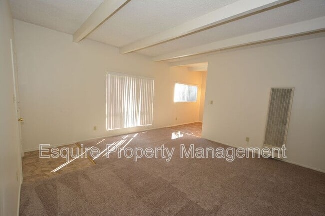 Building Photo - 2050 N Ventura Rd