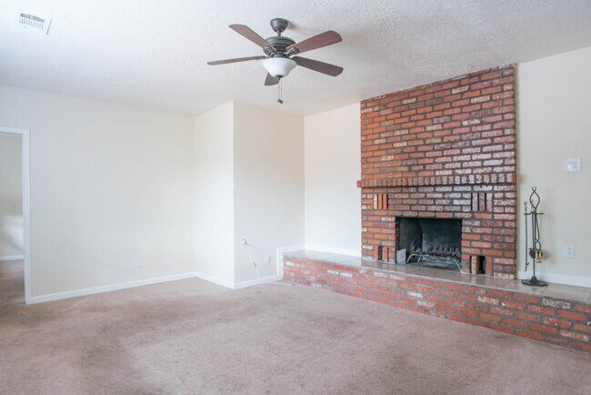 Foto del edificio - CLEAN CUTE SOUTH VALLEY 3 Bedroom  2 Bath