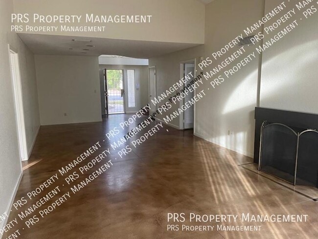 Building Photo - 1623 N Comanche Dr