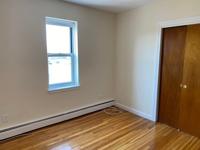 Building Photo - 176 N Beacon St