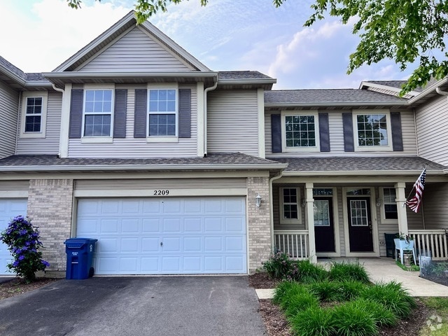Building Photo - 2209 Sunrise Cir