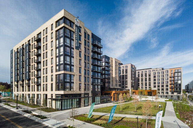Building Photo - Banner Lane