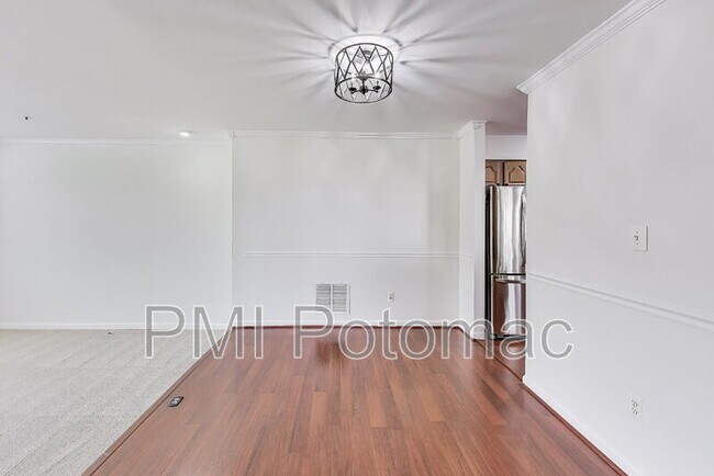 Building Photo - 8417 Meadow Green Way