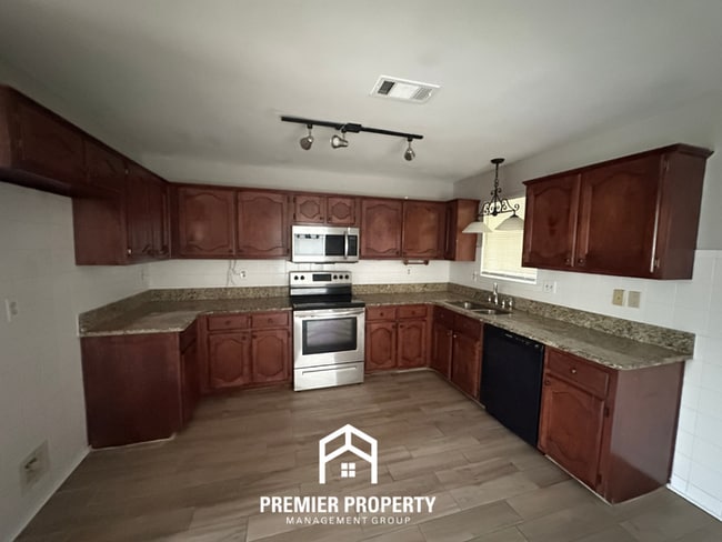 Building Photo - Modern 3BR/2.5BA Cordova Home | Granite Counters, Vaulted Ceilings & Soaking Tub