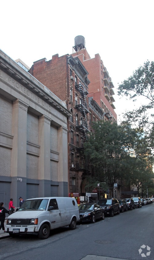 Building Photo - 217-219 E 85th St