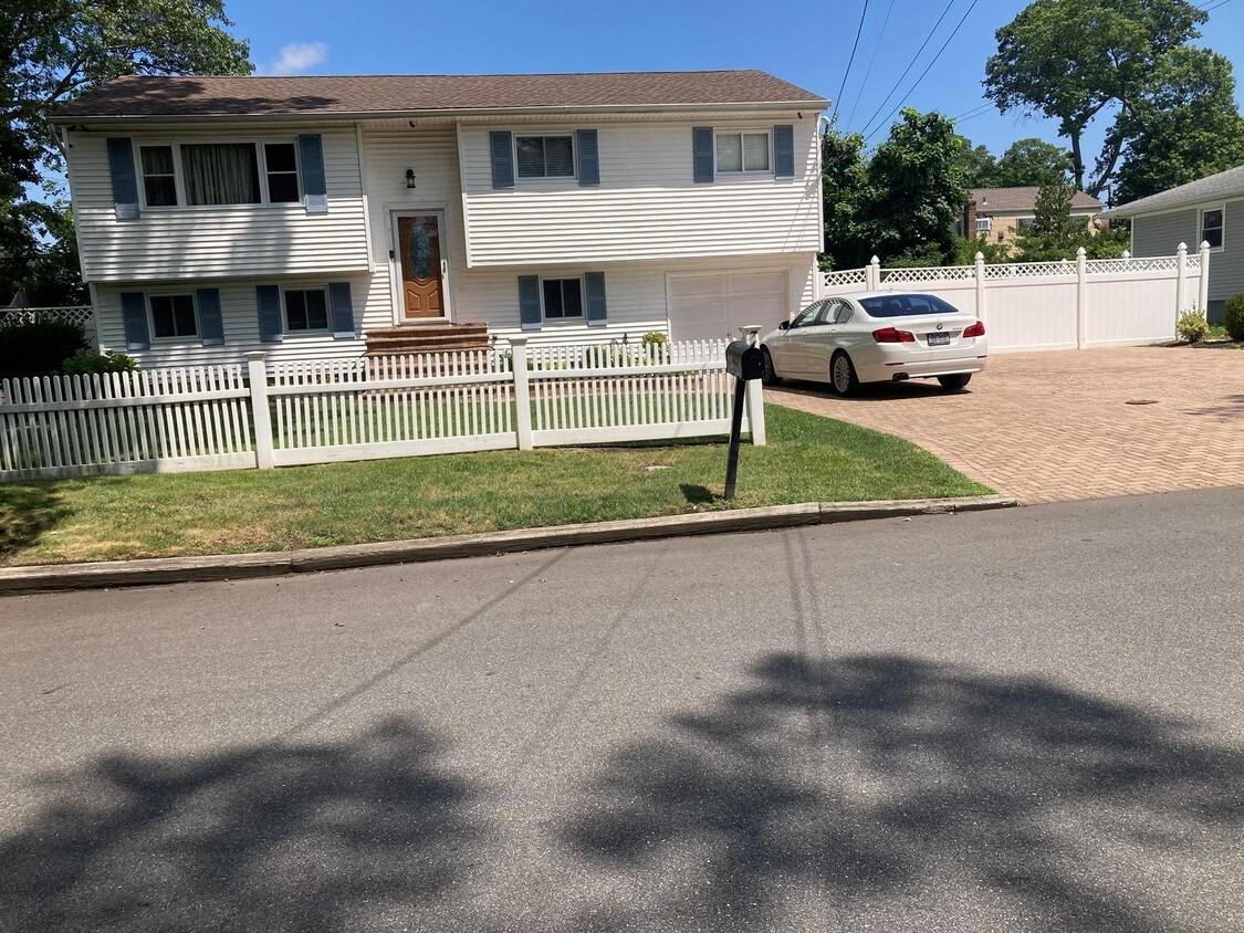 Primary Photo - 745 Centerwood St