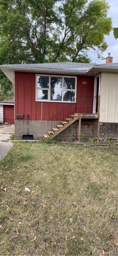 Primary Photo - 182 Montreal St N