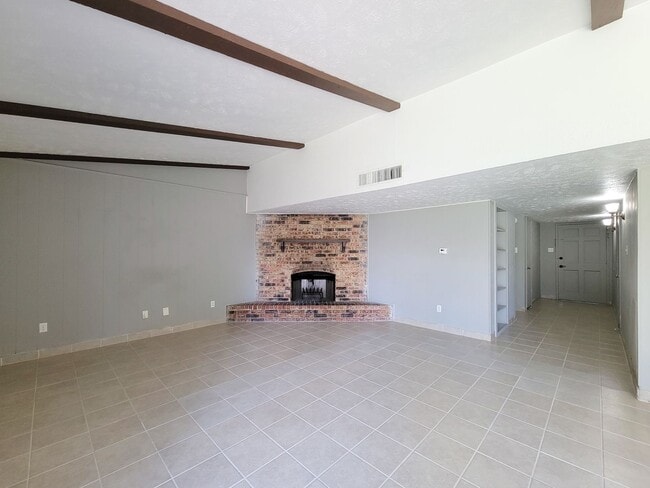 Building Photo - NICE 3 BEDROOM 2 BATH RENTAL HOME IN CY FA...