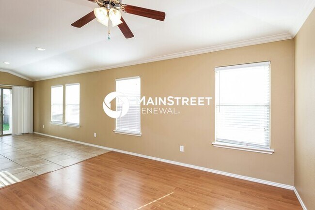 Building Photo - 3 Bedroom Pet-Friendly Home in Fort Worth,...