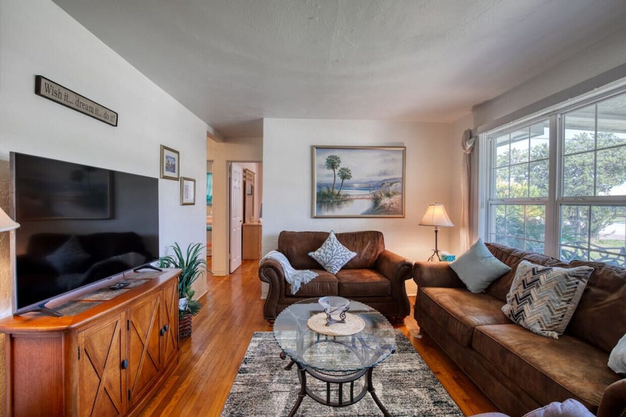 Foto principal - 2145 Brian Ave