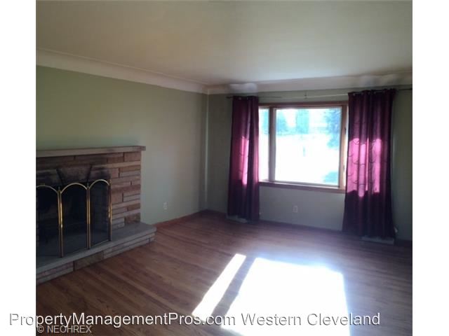 Building Photo - 5761 Darrow Dr