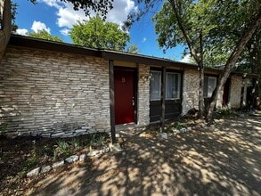 Building Photo - 310 Craigmont Dr