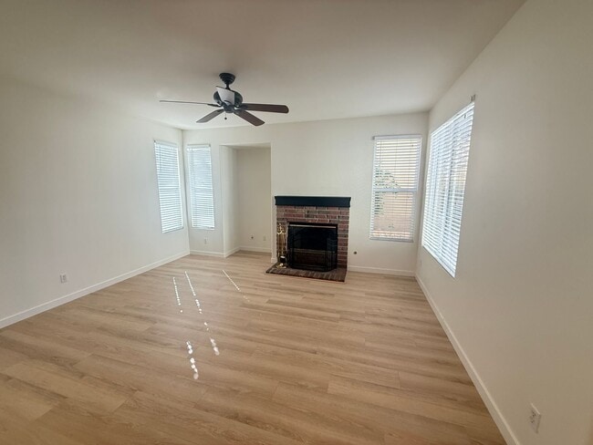 Building Photo - Andorra Community 3 Bedroom Rental Home in Valencia!