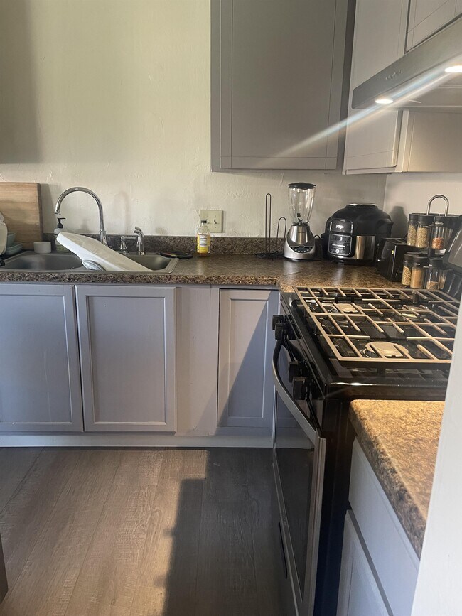 880 Greenfield Ave, Hanford, CA 93230 Townhome Rentals in Hanford CA