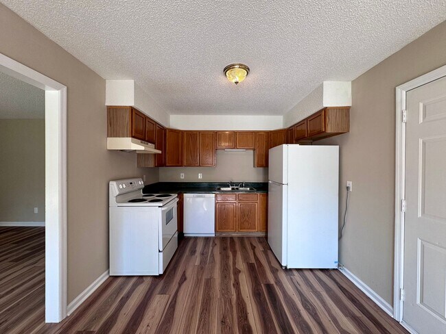 Foto del edificio - 352 Leafmore Rd SW