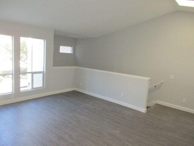 Foto del edificio - Scripps Ranch - Upgraded - 2BD/2BA - Unit in Terraces at Scripps Ranch