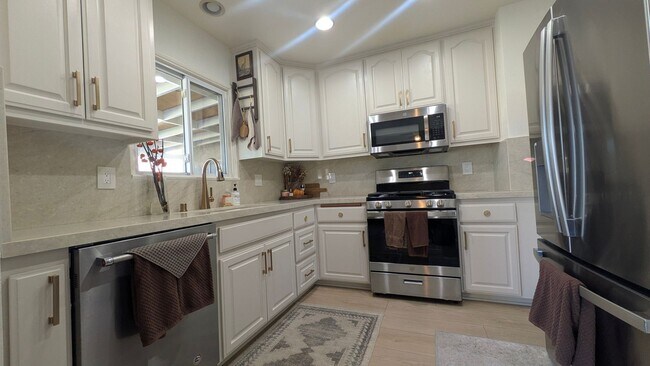 Foto del edificio - Newly remodeled home near Magnolia Center