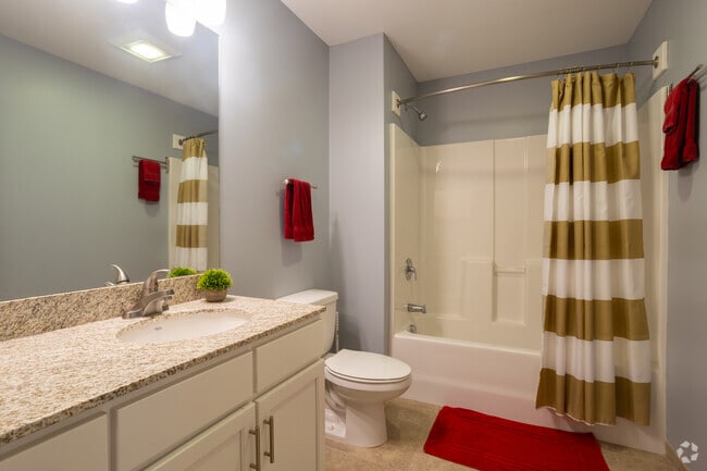 2BR, 2BA - 1,074SF - Second Bathroom - Pointe Place Development