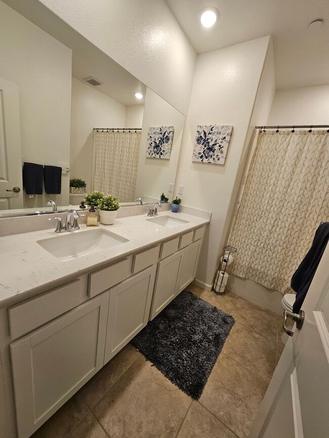 Building Photo - LARGE NEWLY BUILT 5 BEDROOM 3 BATHROOM