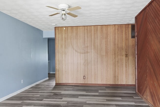 Building Photo - 1105 Westfield Dr