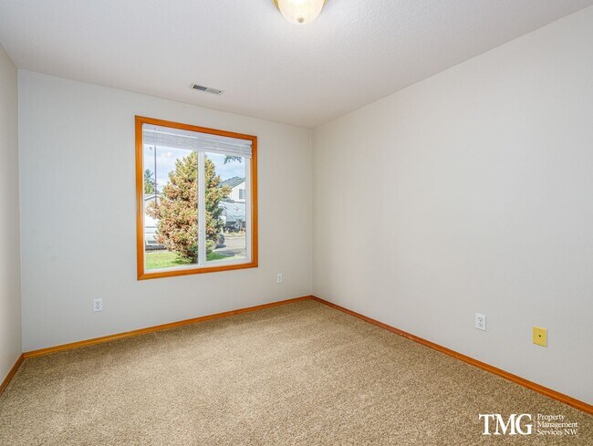 Building Photo - Beautiful 3-Bedroom Ranch Home with a Spac...
