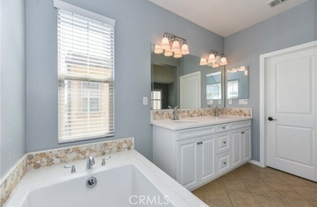 Building Photo - 45 Scarlet Bloom