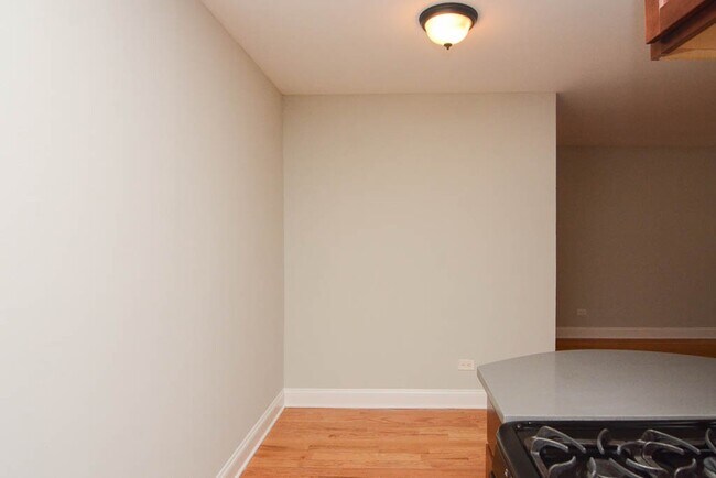 Foto del edificio - 448 W Barry Ave