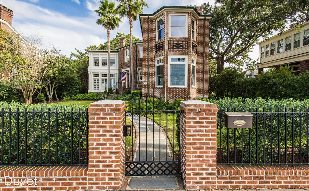 Foto del edificio - 72 Murray Blvd