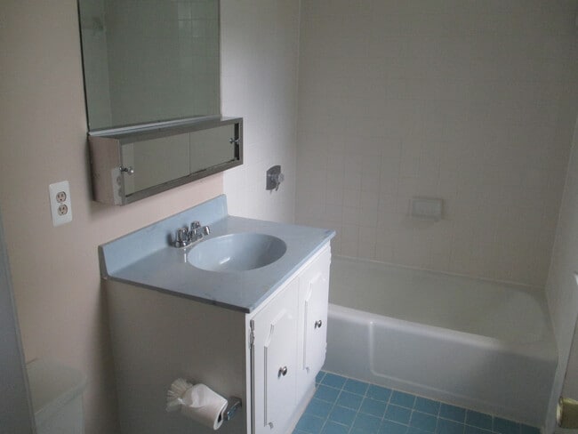 SPACIOUS BRICK TOWN-HOME - SPACIOUS BRICK TOWN-HOME
