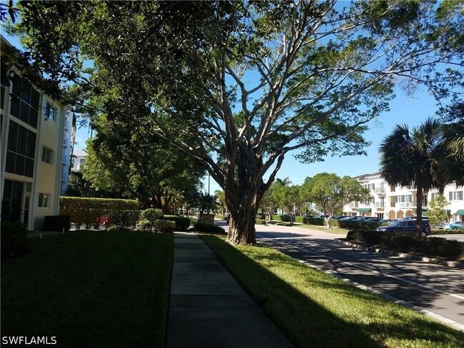 Building Photo - 216 Banyan Blvd