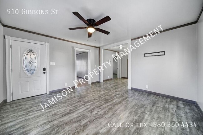 Foto del edificio - 910 Gibbons St