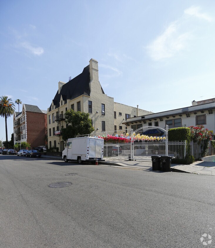 Building Photo - 520 S Serrano Ave