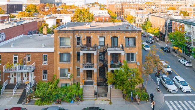 Building Photo - 5555 Rue Saint-Urbain
